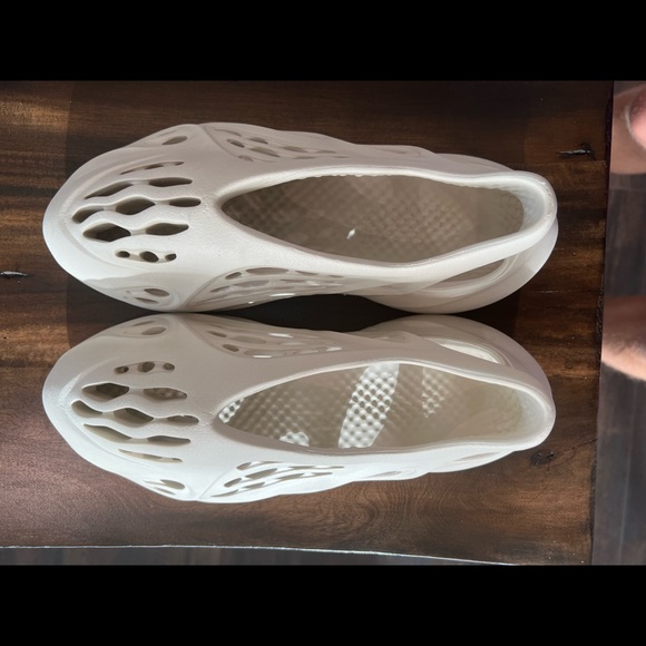adidas Yeezy Foam RNNR size 12